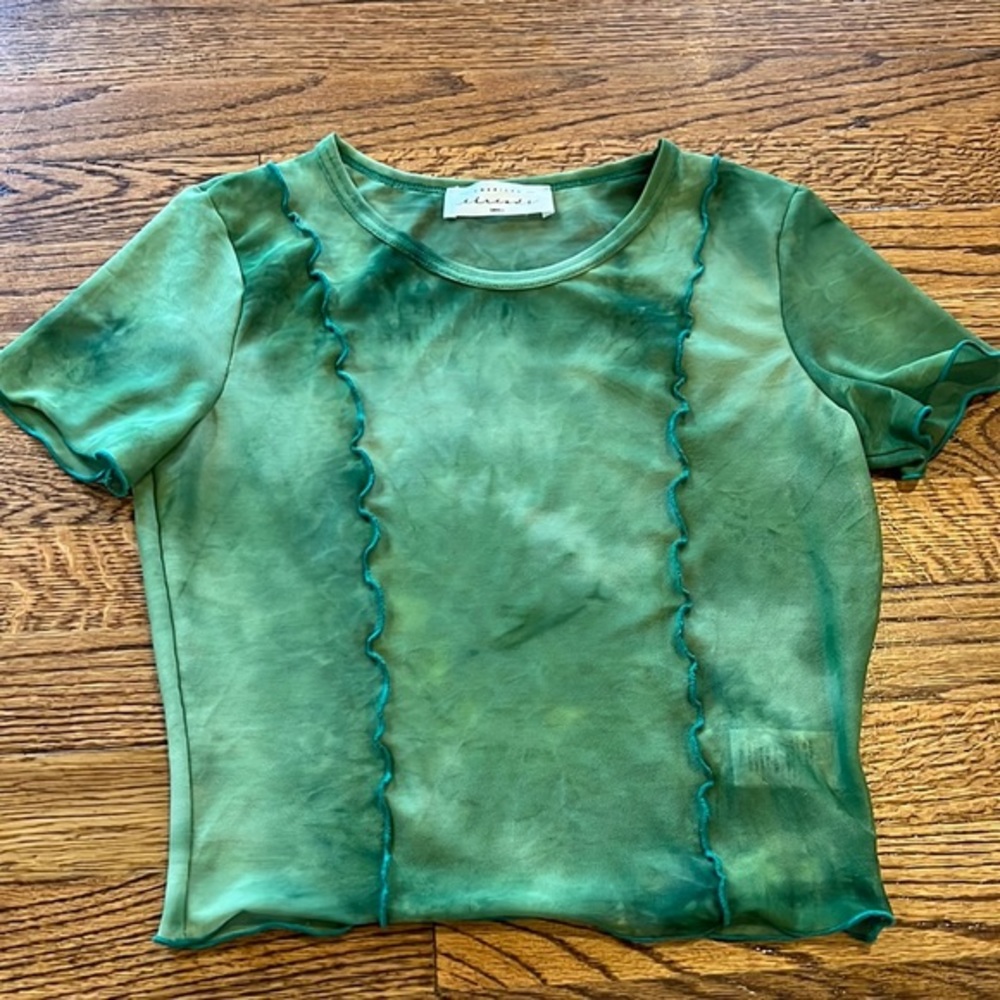 NWOT SHEER GREEN RUFFLE CROP TEE - SIZE SMALL